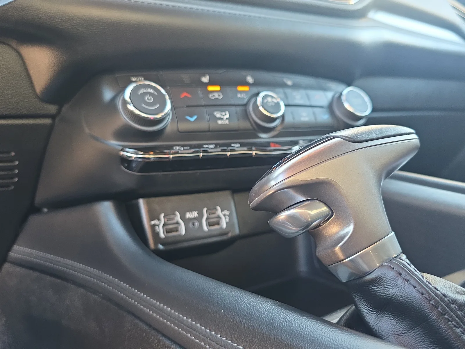 2023 Dodge Durango SXT photo 32