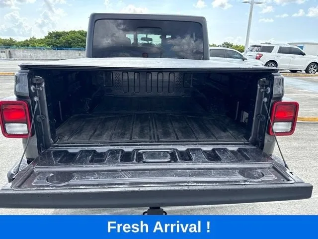 2021 Jeep Gladiator Willys Sport photo 20