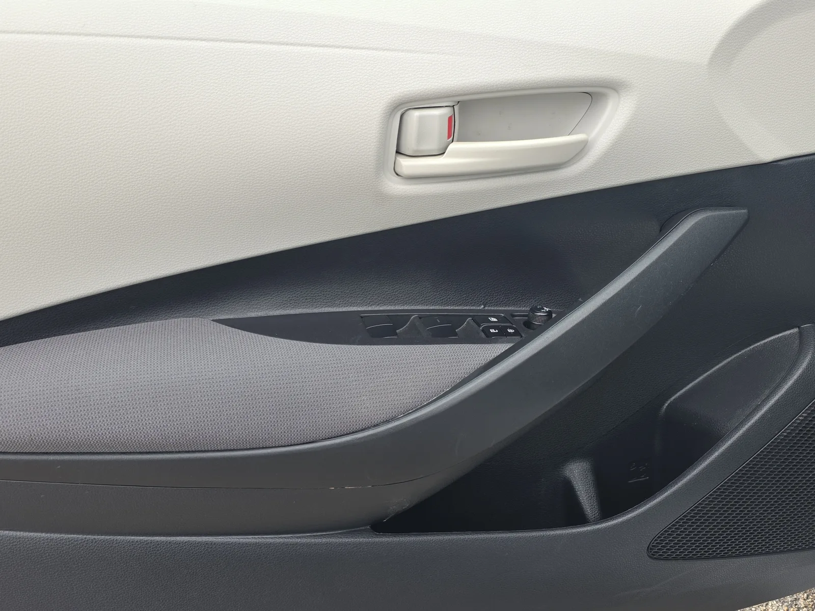 2024 Toyota Corolla LE photo 21