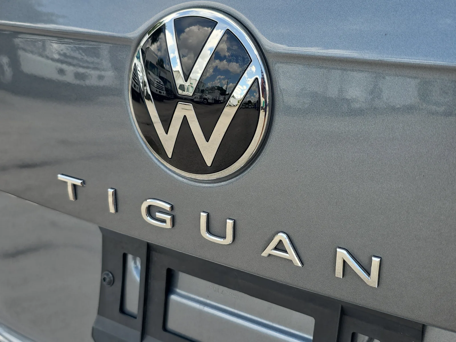 2023 Volkswagen Tiguan SE R-Line Black photo 9