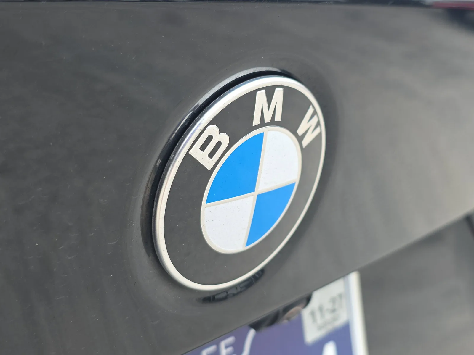 2025 BMW 3 Series 330i xDrive photo 9