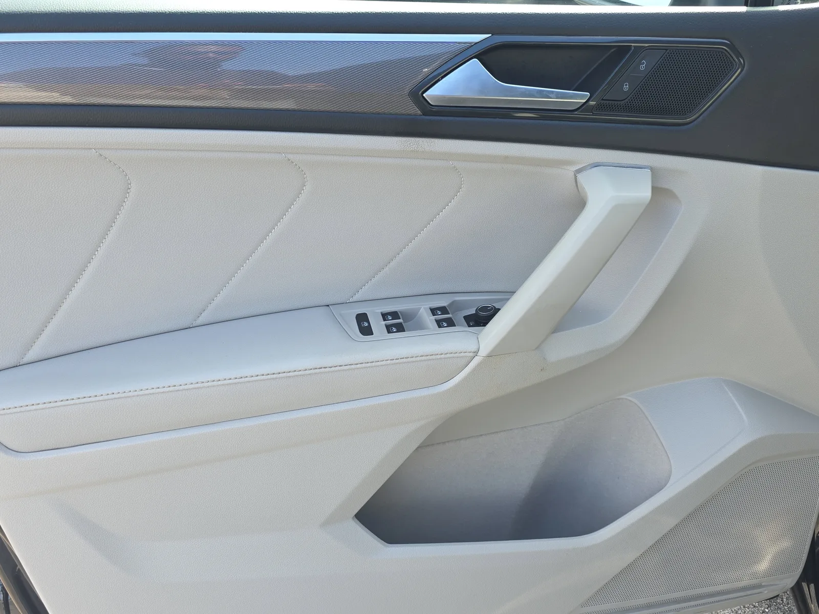 2023 Volkswagen Tiguan SE R-Line Black photo 20