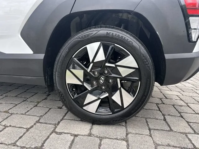 2025 Hyundai Kona SEL photo 11