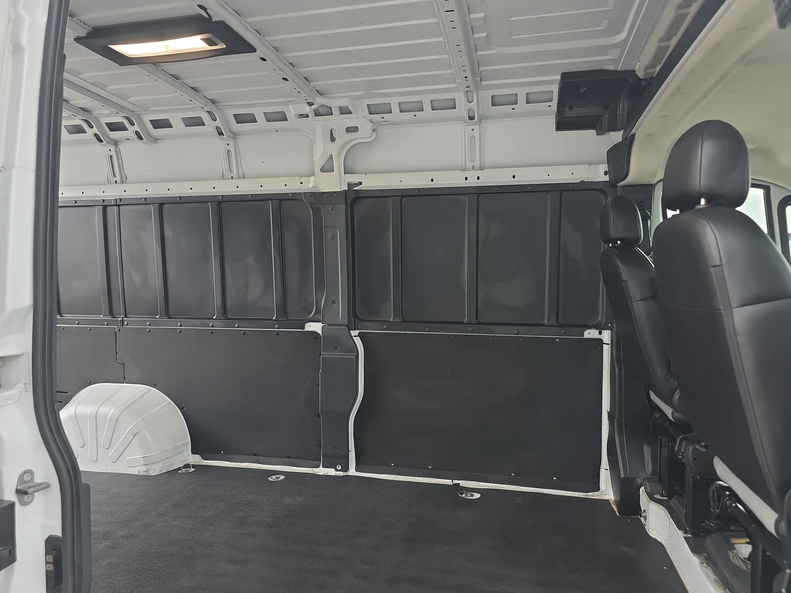 2024 RAM ProMaster Cargo Van Tradesman photo 16