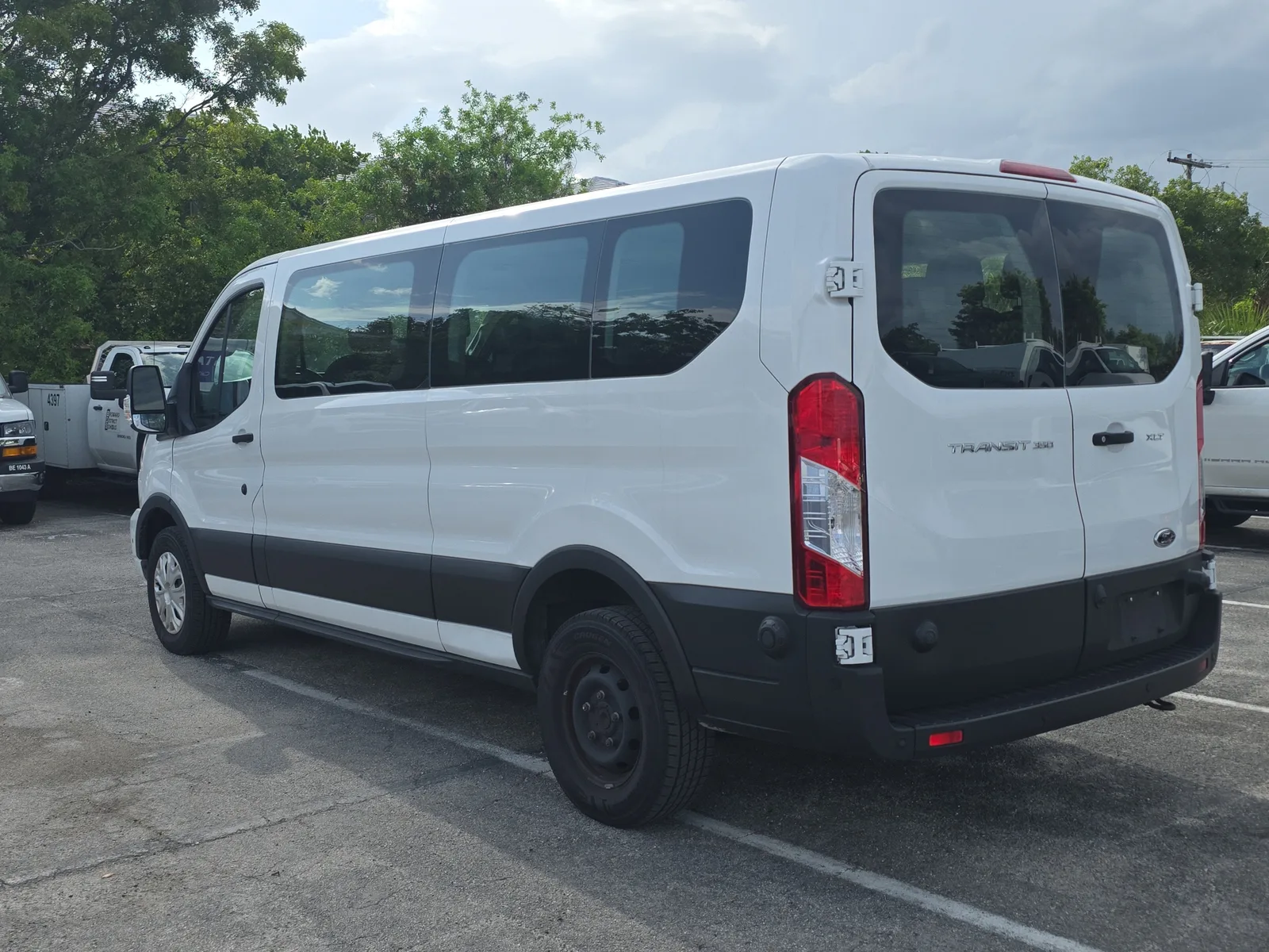 2024 Ford Transit Passenger Wagon XL photo 5
