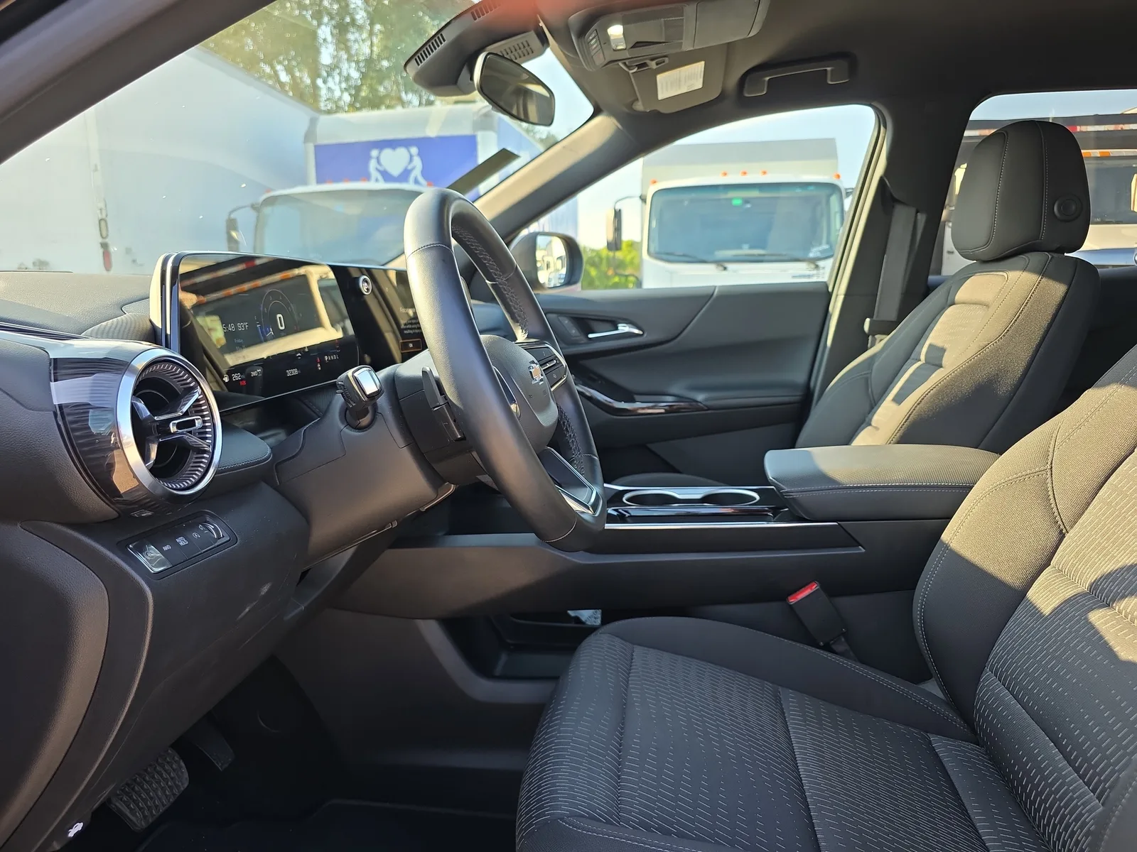 2025 Chevrolet Equinox LT photo 24