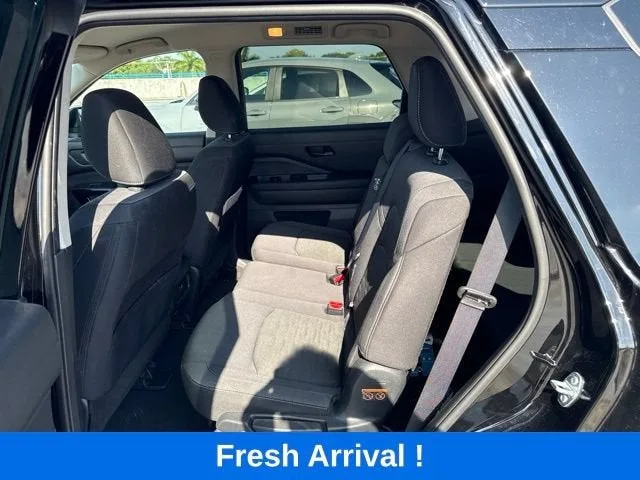 2025 Nissan Pathfinder SV photo 3