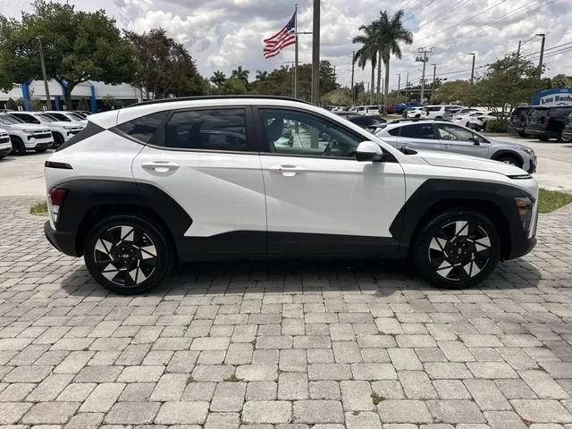 2025 Hyundai Kona SEL photo 14