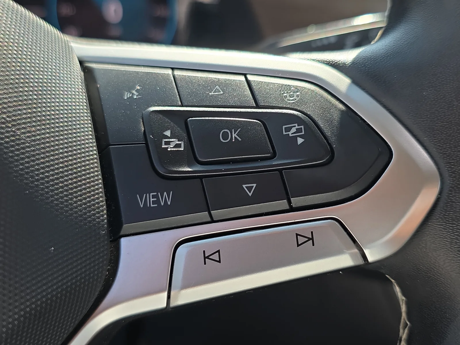 2024 Volkswagen Atlas 2.0T SE w/Technology photo 28