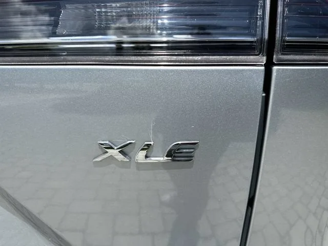 2023 Toyota Corolla Cross XLE photo 38
