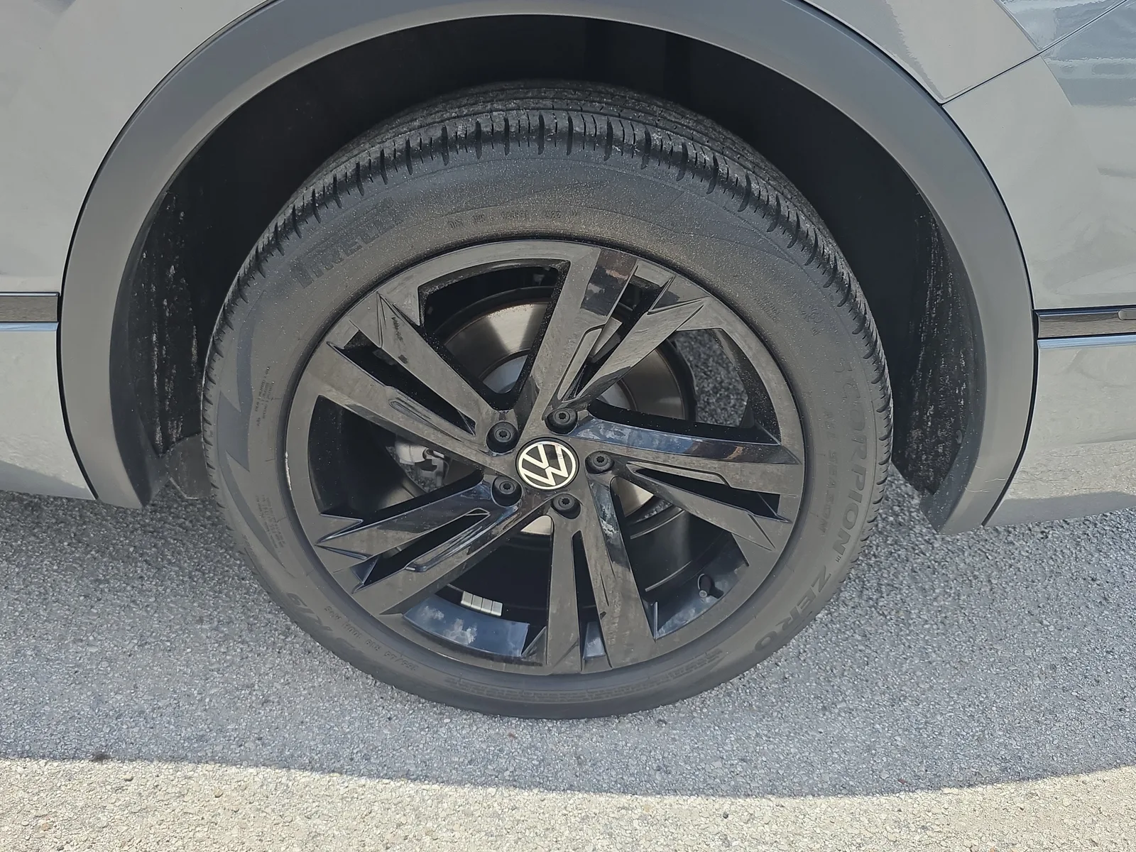 2023 Volkswagen Tiguan SE R-Line Black photo 12