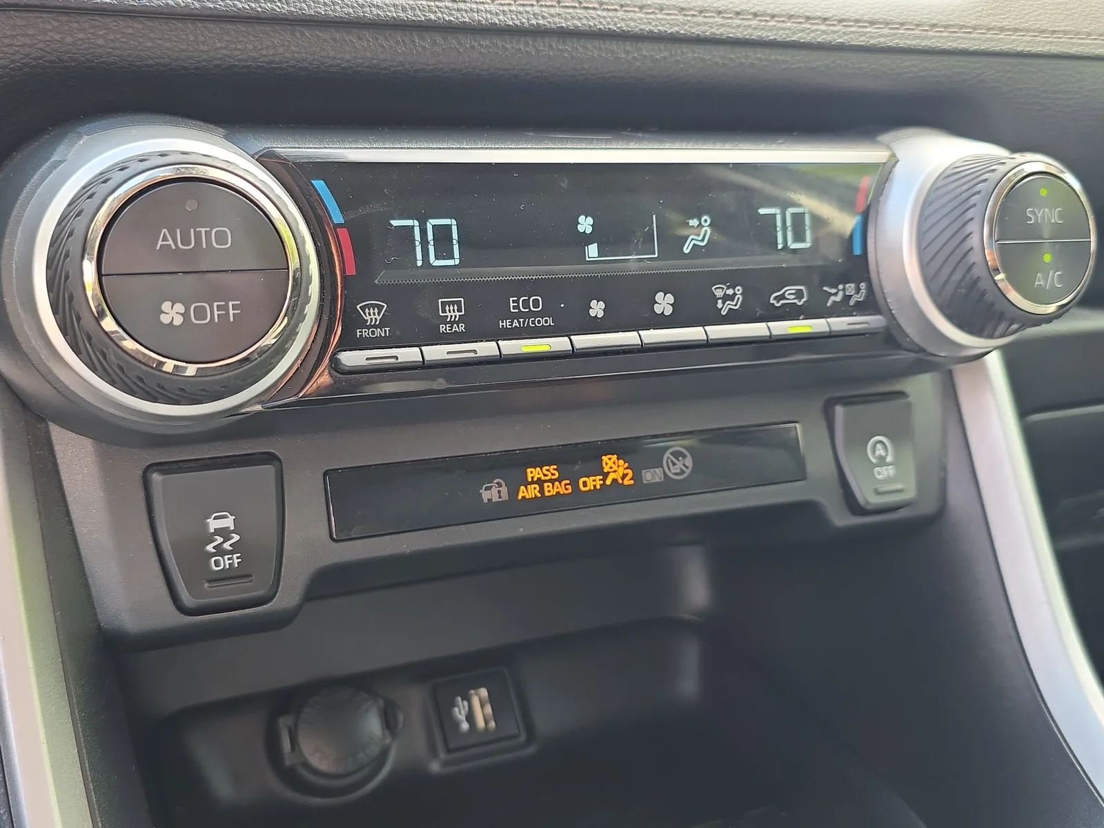 2024 Toyota RAV4 XLE photo 35