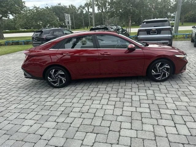 2025 Hyundai Elantra SEL Convenience photo 14