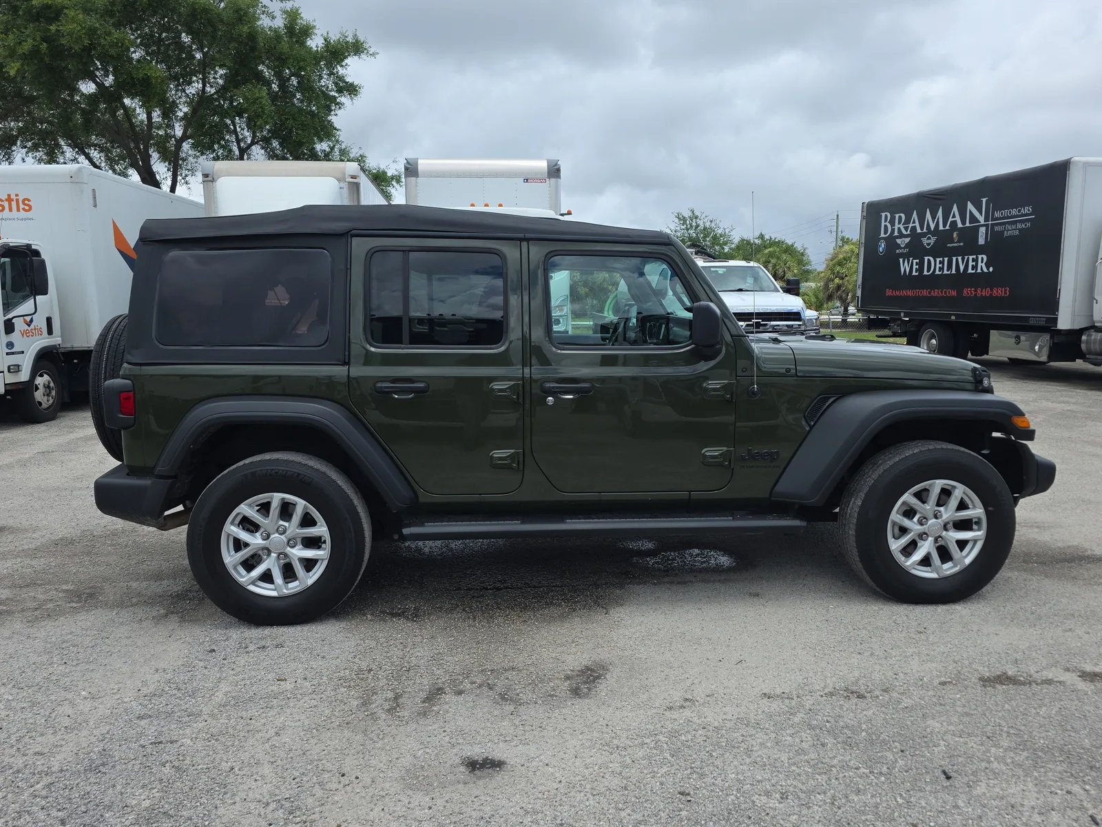 2023 Jeep Wrangler Sport S photo 8