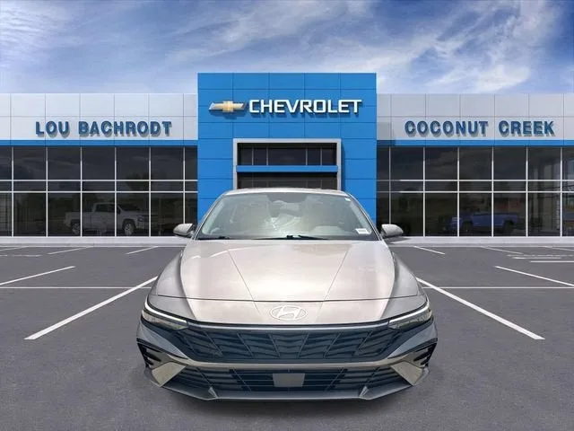 2025 Hyundai Elantra SEL Convenience photo 3