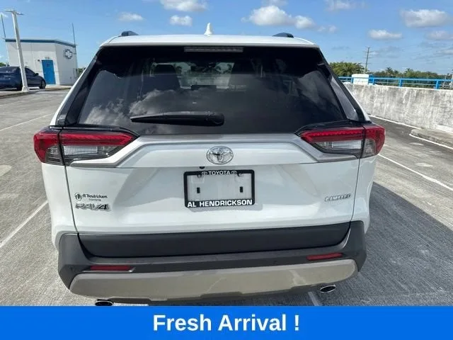 2023 Toyota RAV4 Limited photo 17