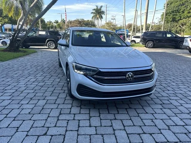 2024 Volkswagen Jetta SE photo 18