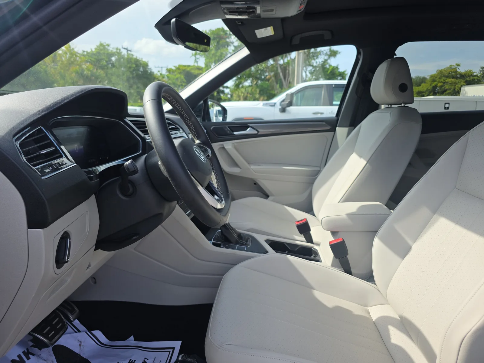 2023 Volkswagen Tiguan SE R-Line Black photo 24
