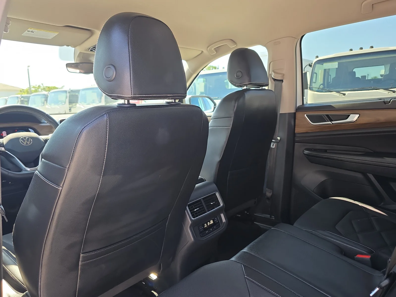 2024 Volkswagen Atlas 2.0T SE w/Technology photo 15