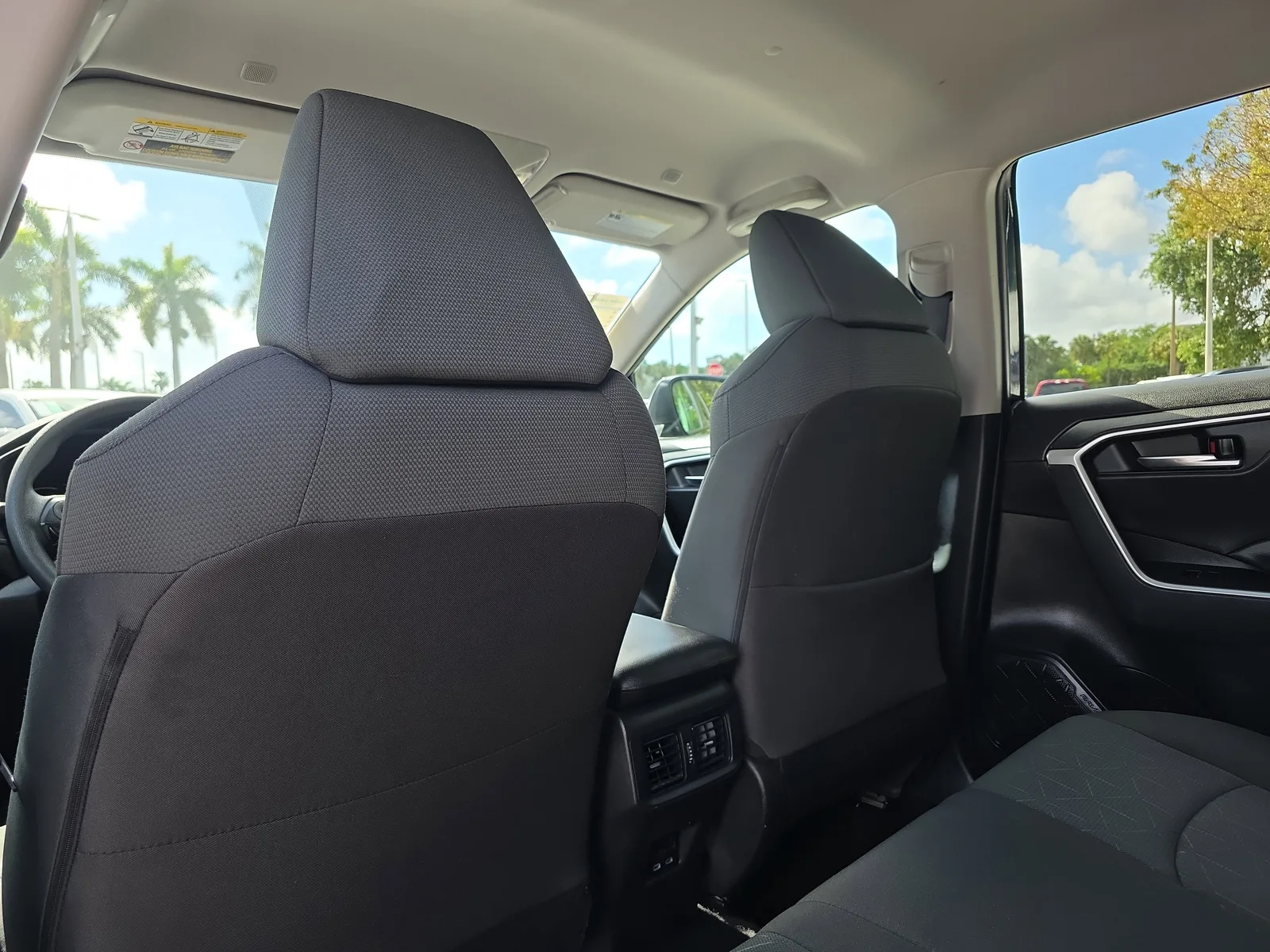 2024 Toyota RAV4 XLE photo 17