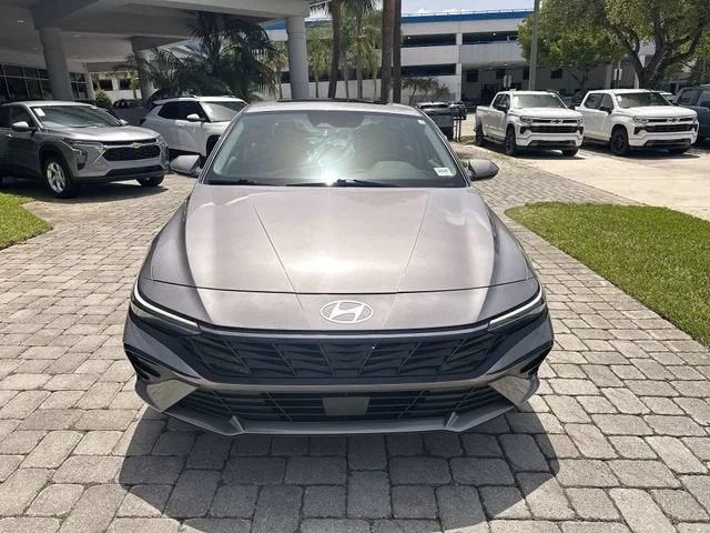 2025 Hyundai Elantra SEL Convenience photo 18