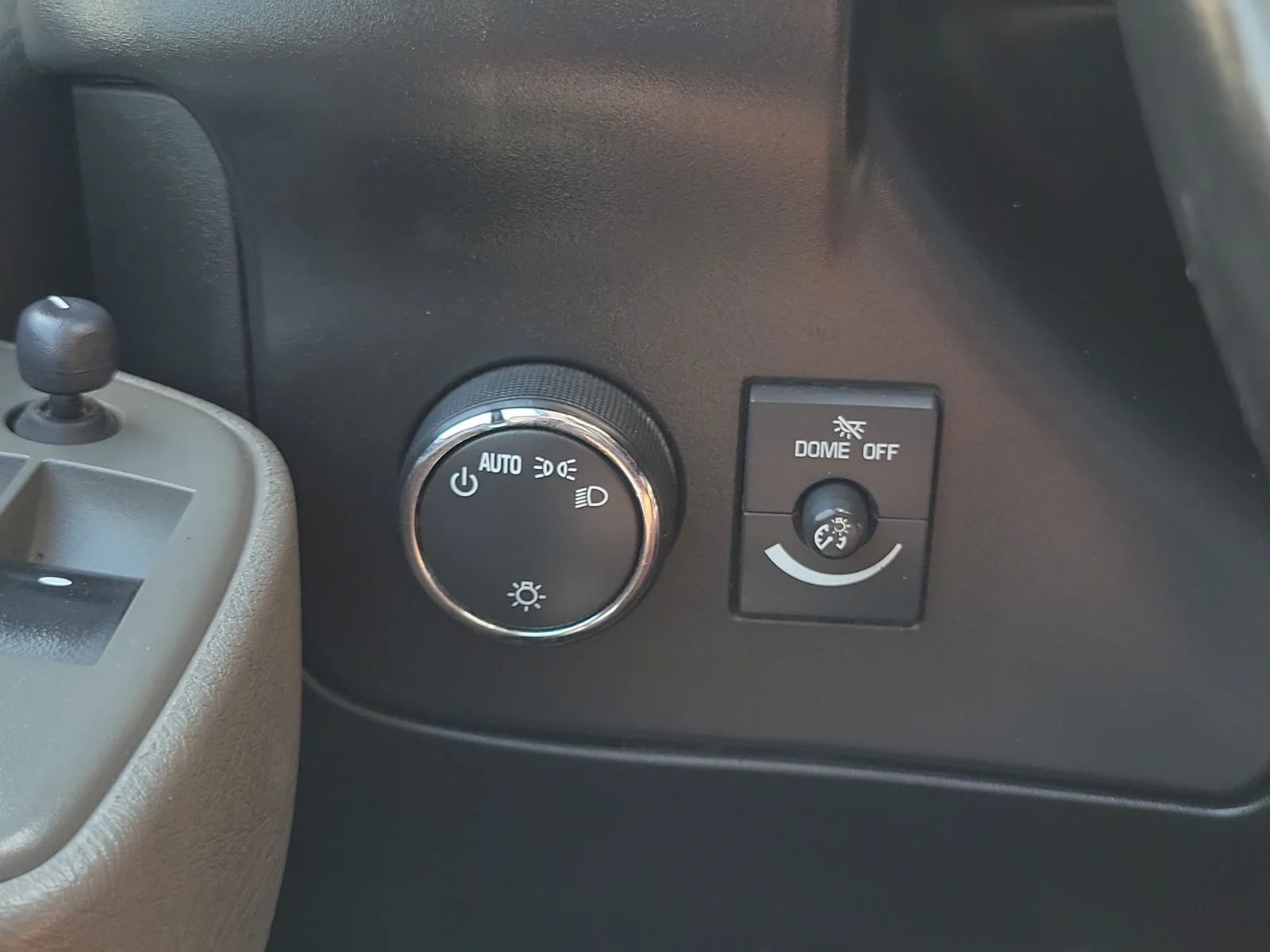 2023 Chevrolet Express Passenger 3500 1LS photo 30