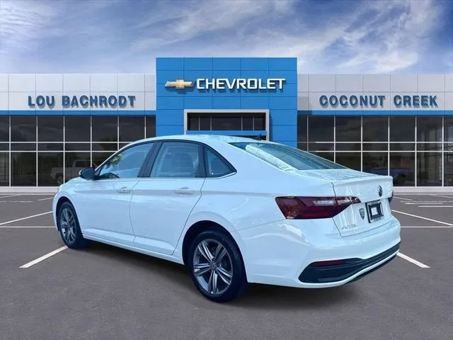 2024 Volkswagen Jetta SE photo 6