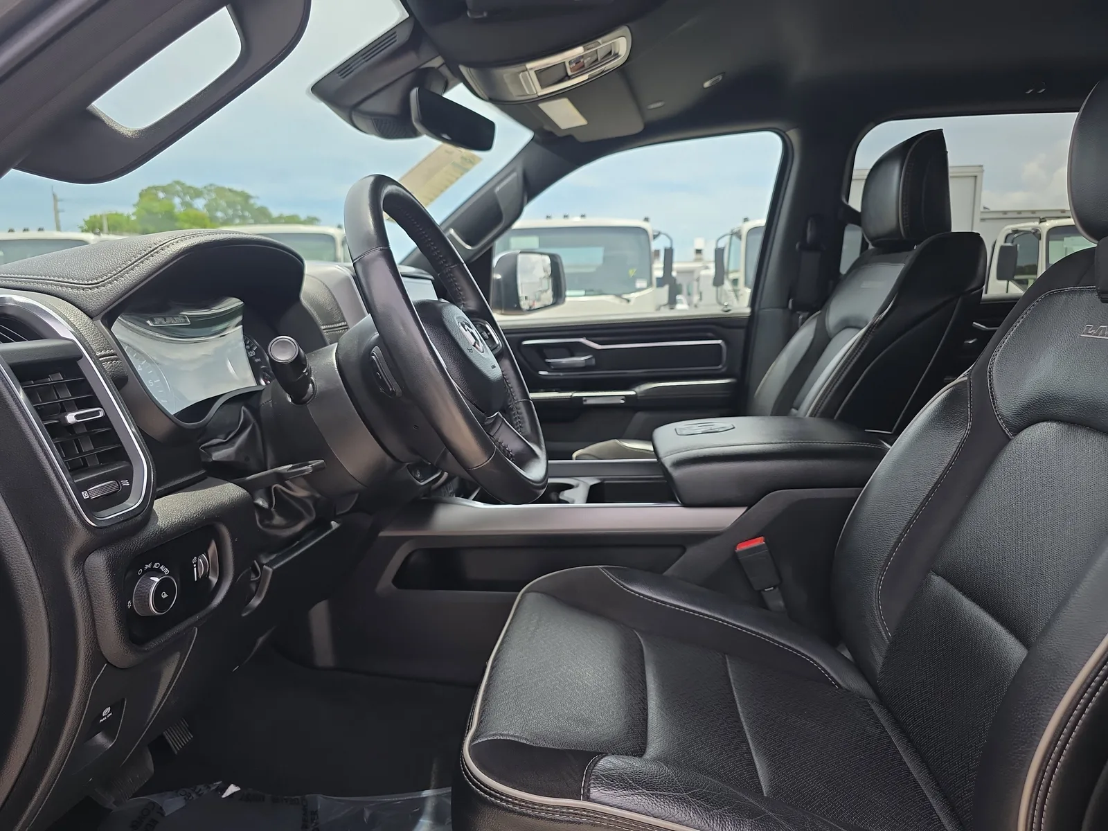2024 RAM 1500 Laramie photo 23