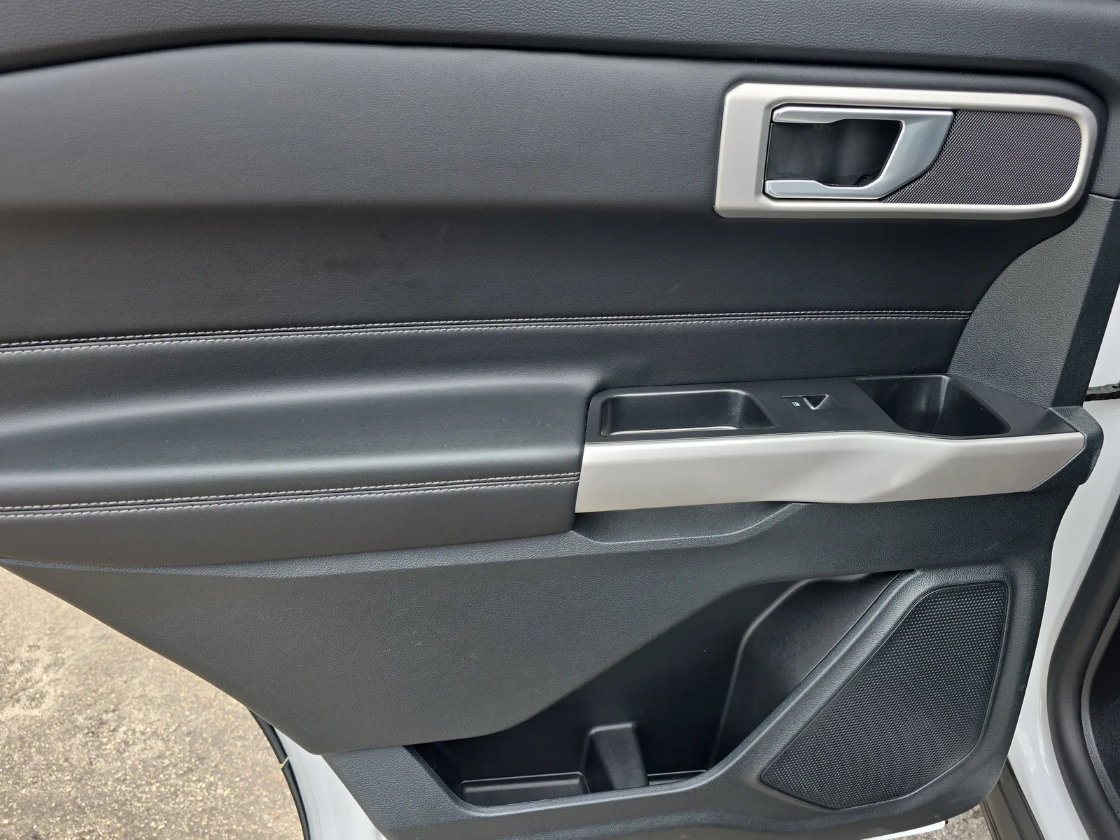 2024 Ford Explorer XLT photo 14