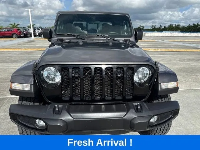 2021 Jeep Gladiator Willys Sport photo 18
