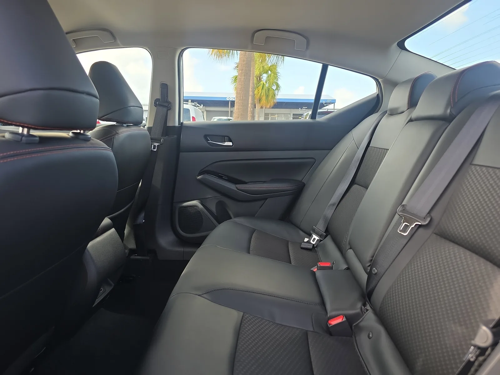 2025 Nissan Altima SR photo 17