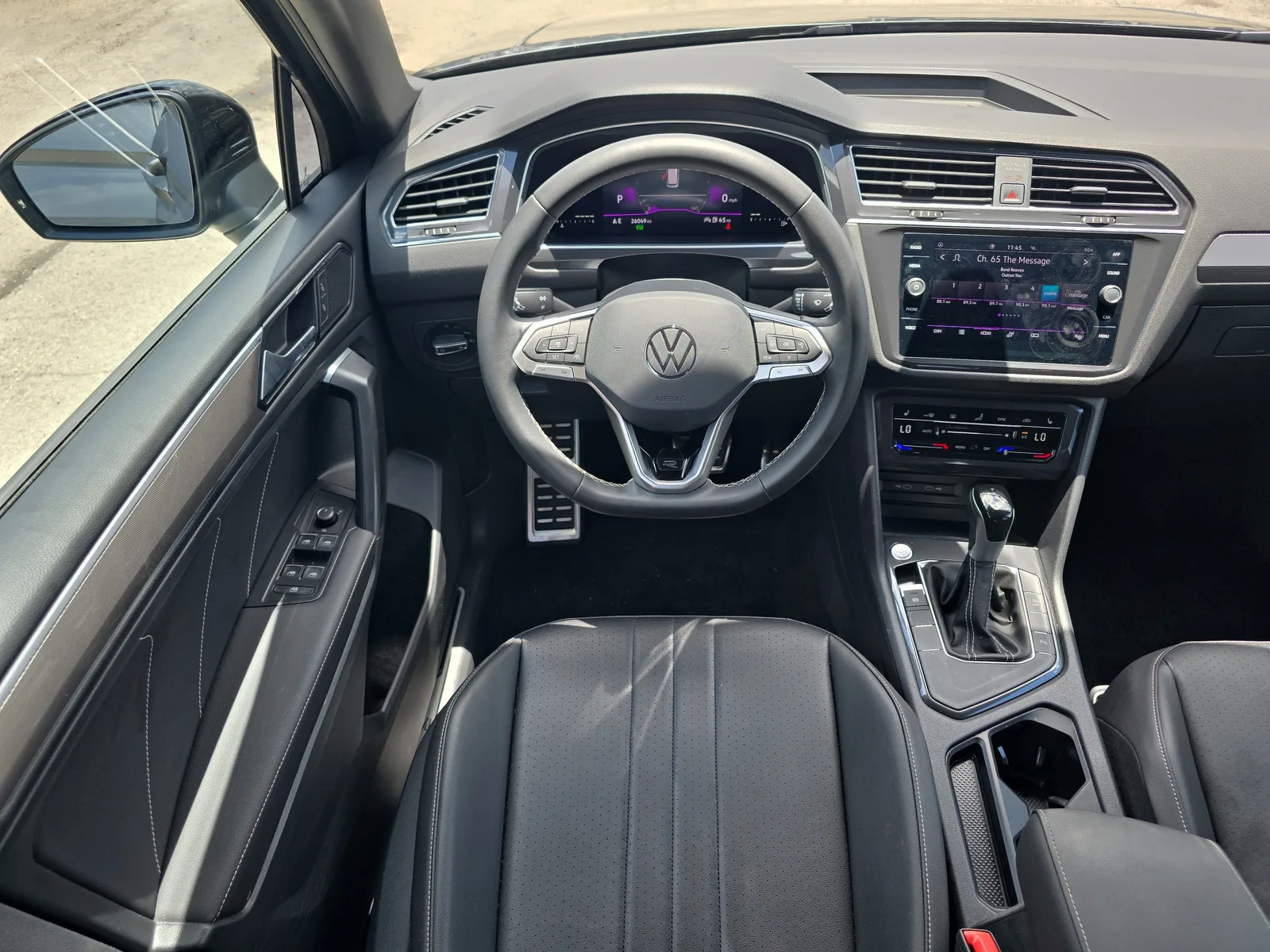 2023 Volkswagen Tiguan SE R-Line Black photo 18