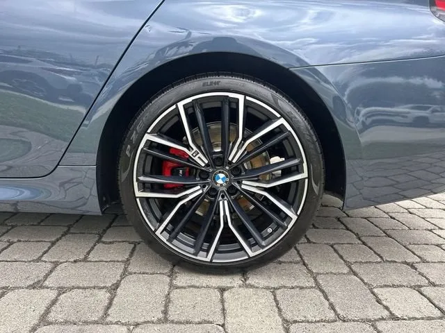 2023 BMW 5 Series 530i photo 11