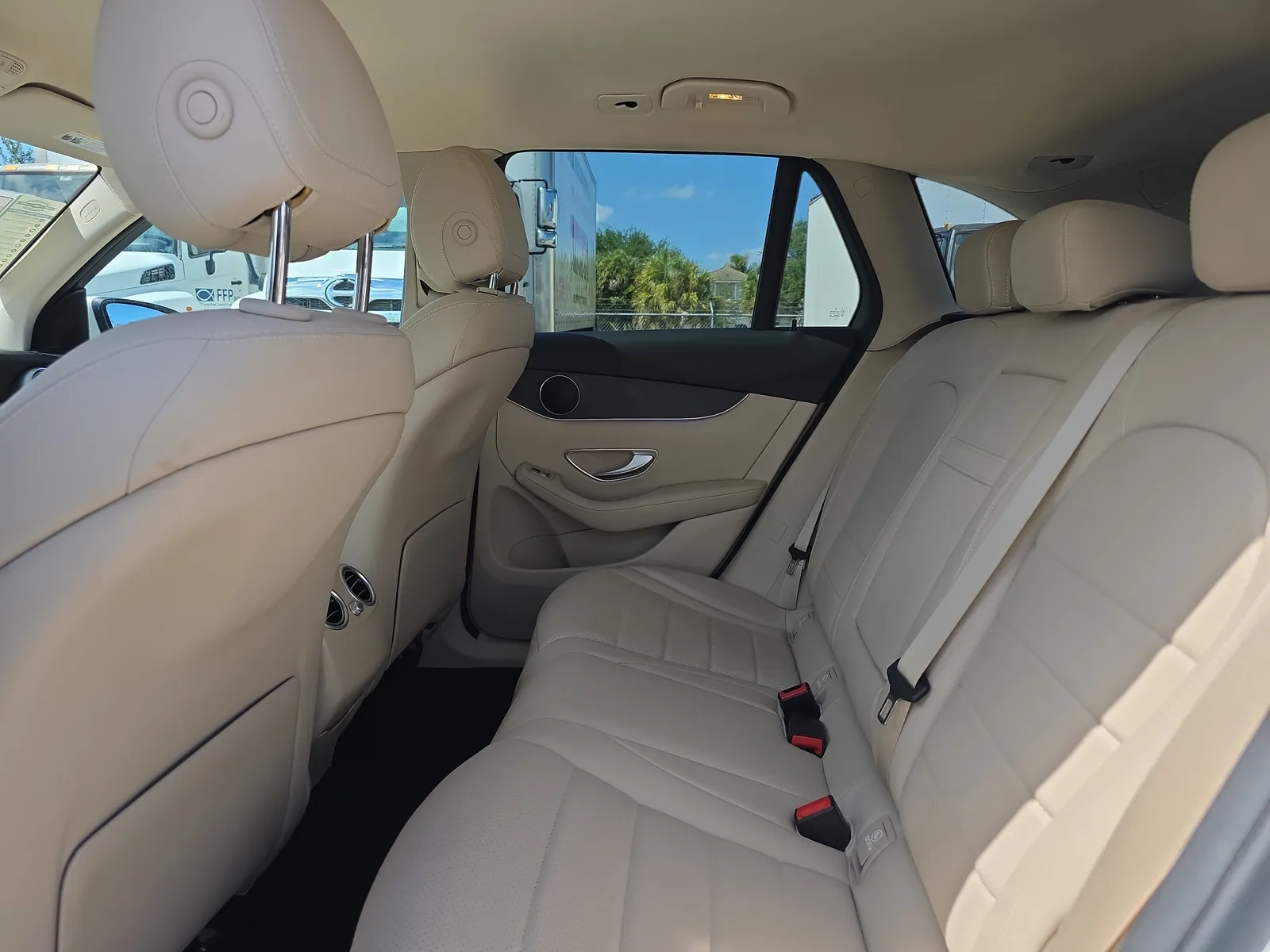 2022 Mercedes-Benz GLC GLC 300 photo 16