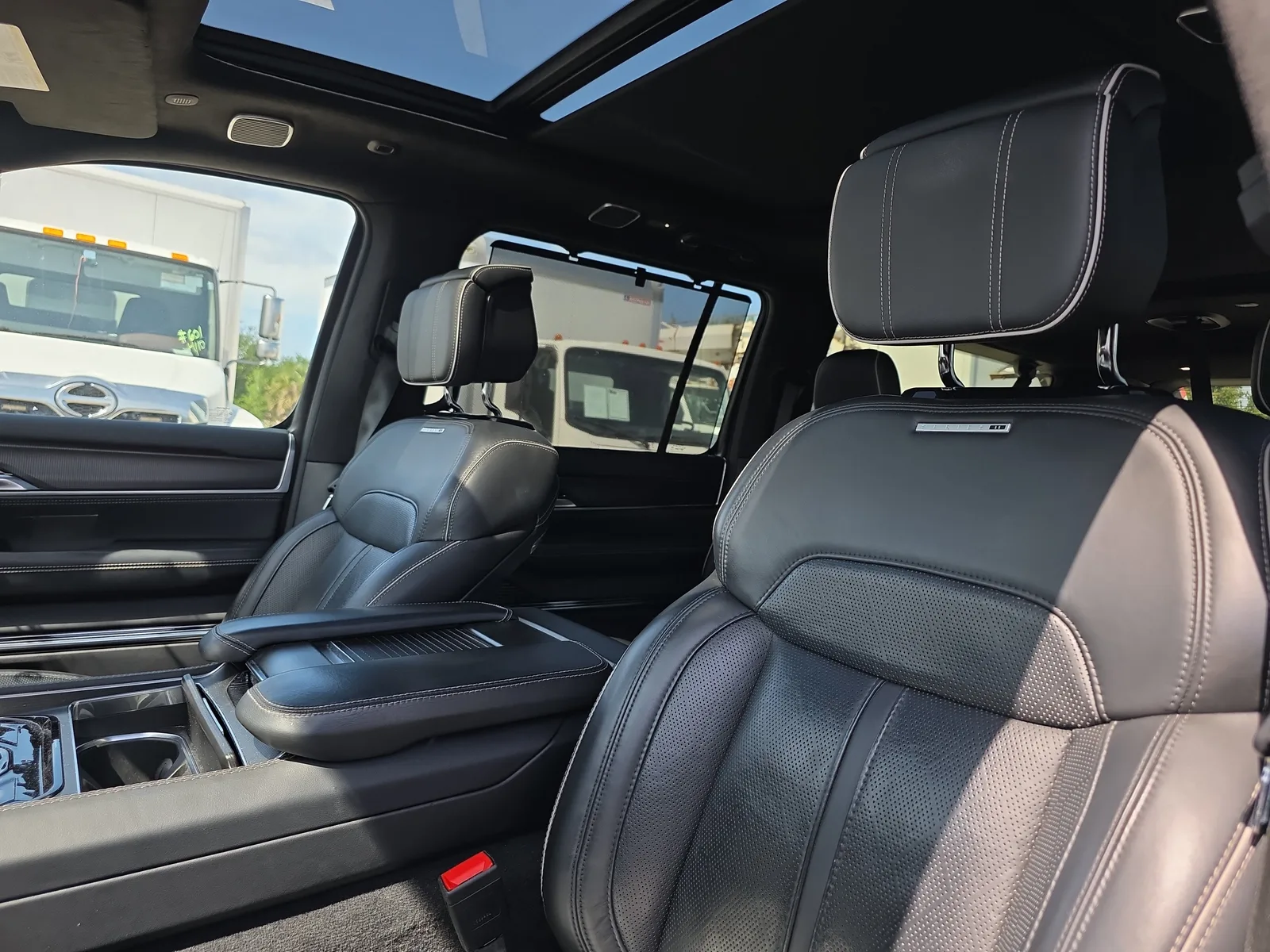 2024 Jeep Grand Wagoneer L Series II photo 28
