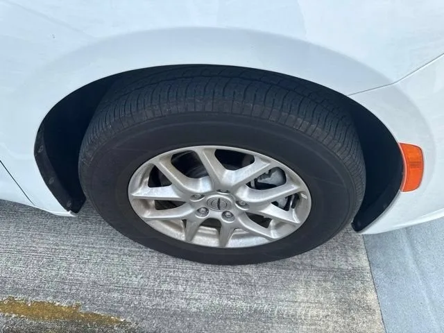 2024 Chrysler Pacifica Touring photo 19