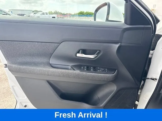 2025 Nissan Kicks SV photo 11