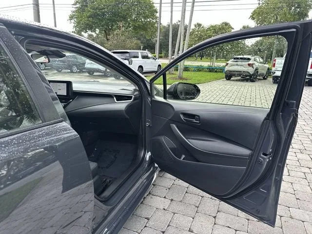 2023 Toyota Corolla LE photo 23