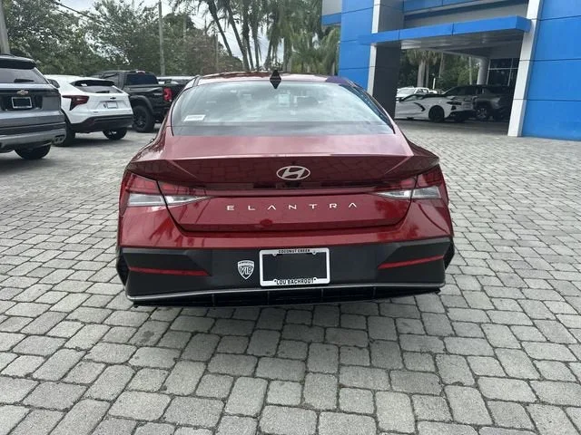 2025 Hyundai Elantra SEL Convenience photo 35