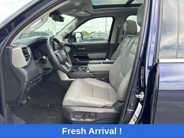 2022 Toyota Tundra 4WD Limited photo 2
