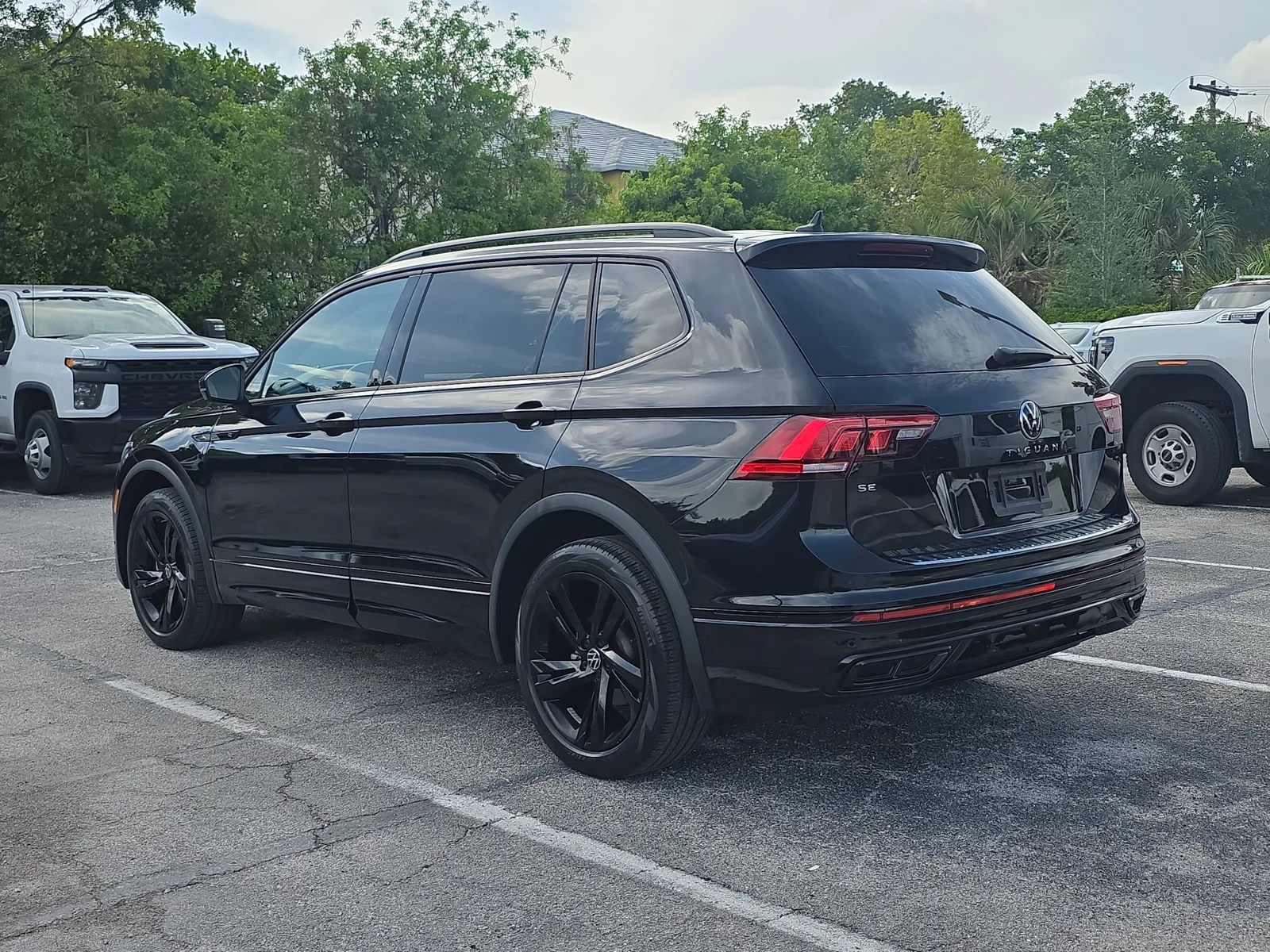 2023 Volkswagen Tiguan SE R-Line Black photo 5