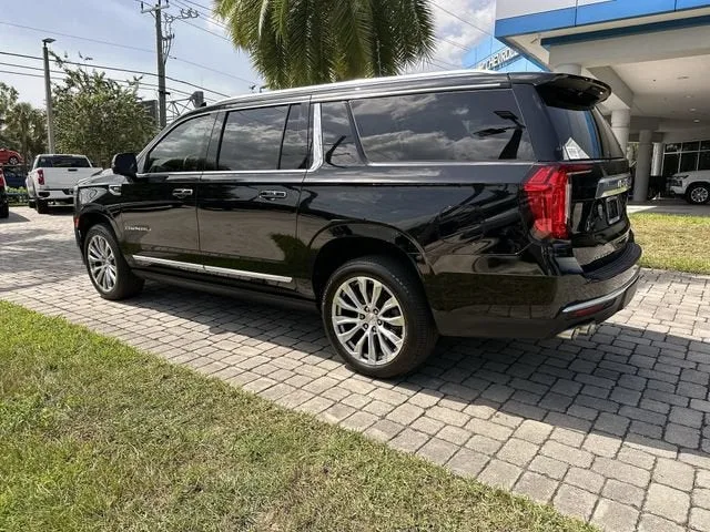 2023 GMC Yukon XL Denali photo 32