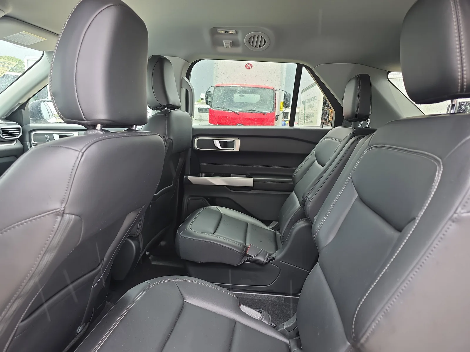 2024 Ford Explorer XLT photo 16