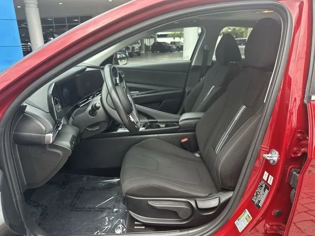2025 Hyundai Elantra SEL Convenience photo 30