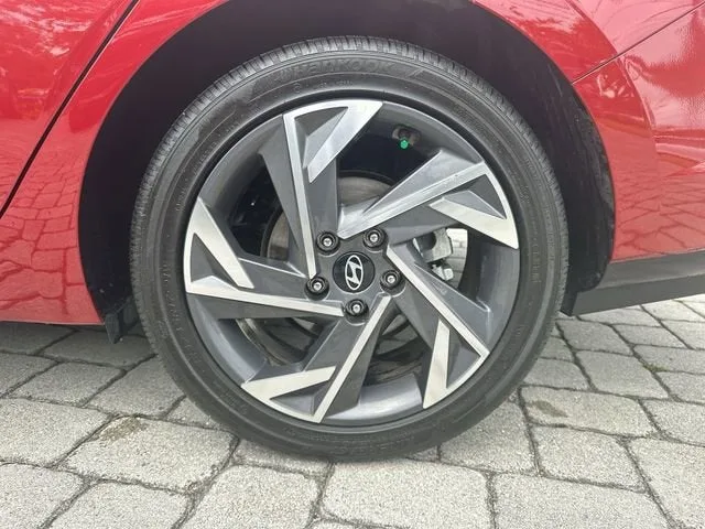 2025 Hyundai Elantra SEL Convenience photo 11
