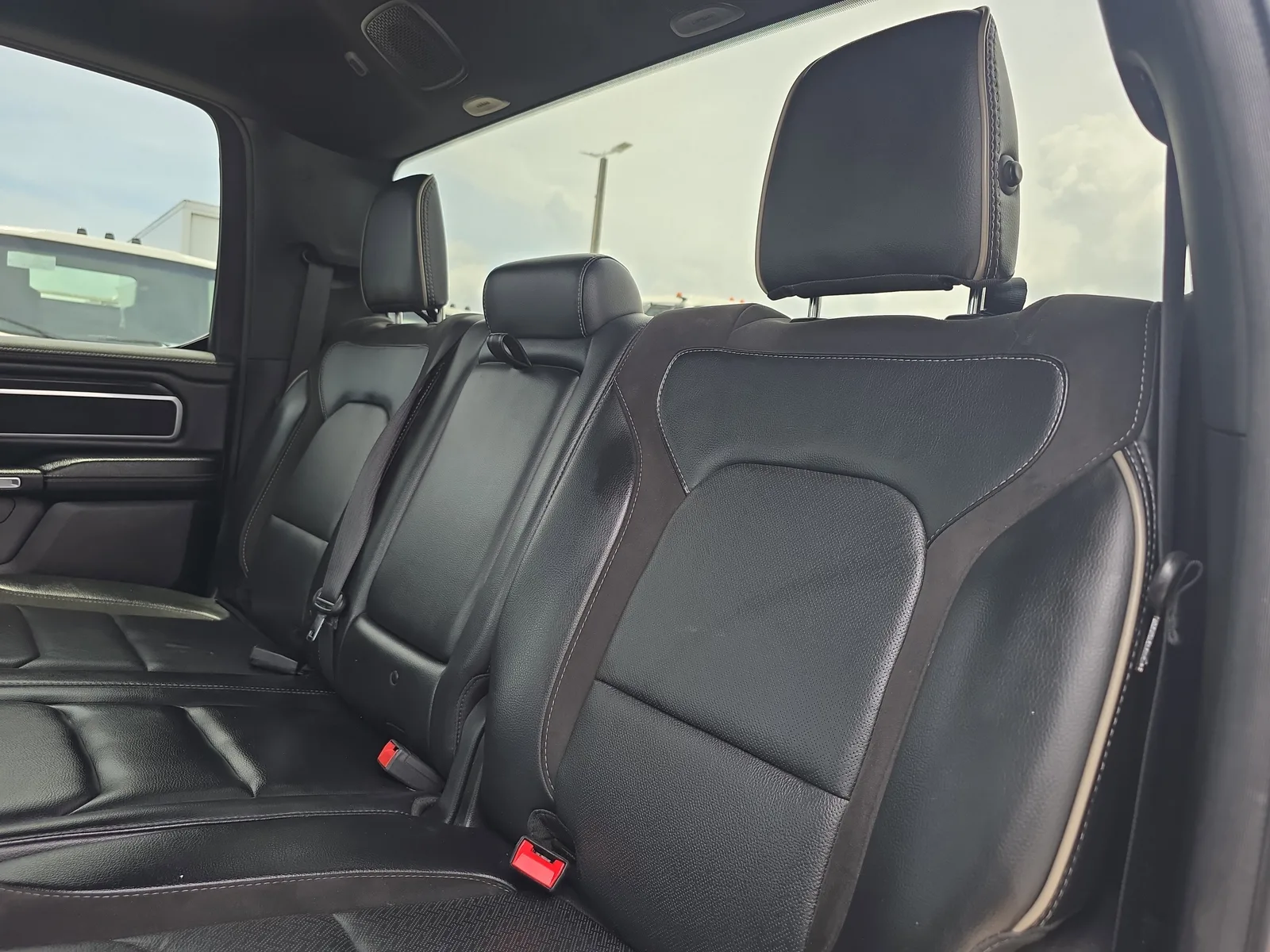 2024 RAM 1500 Laramie photo 16