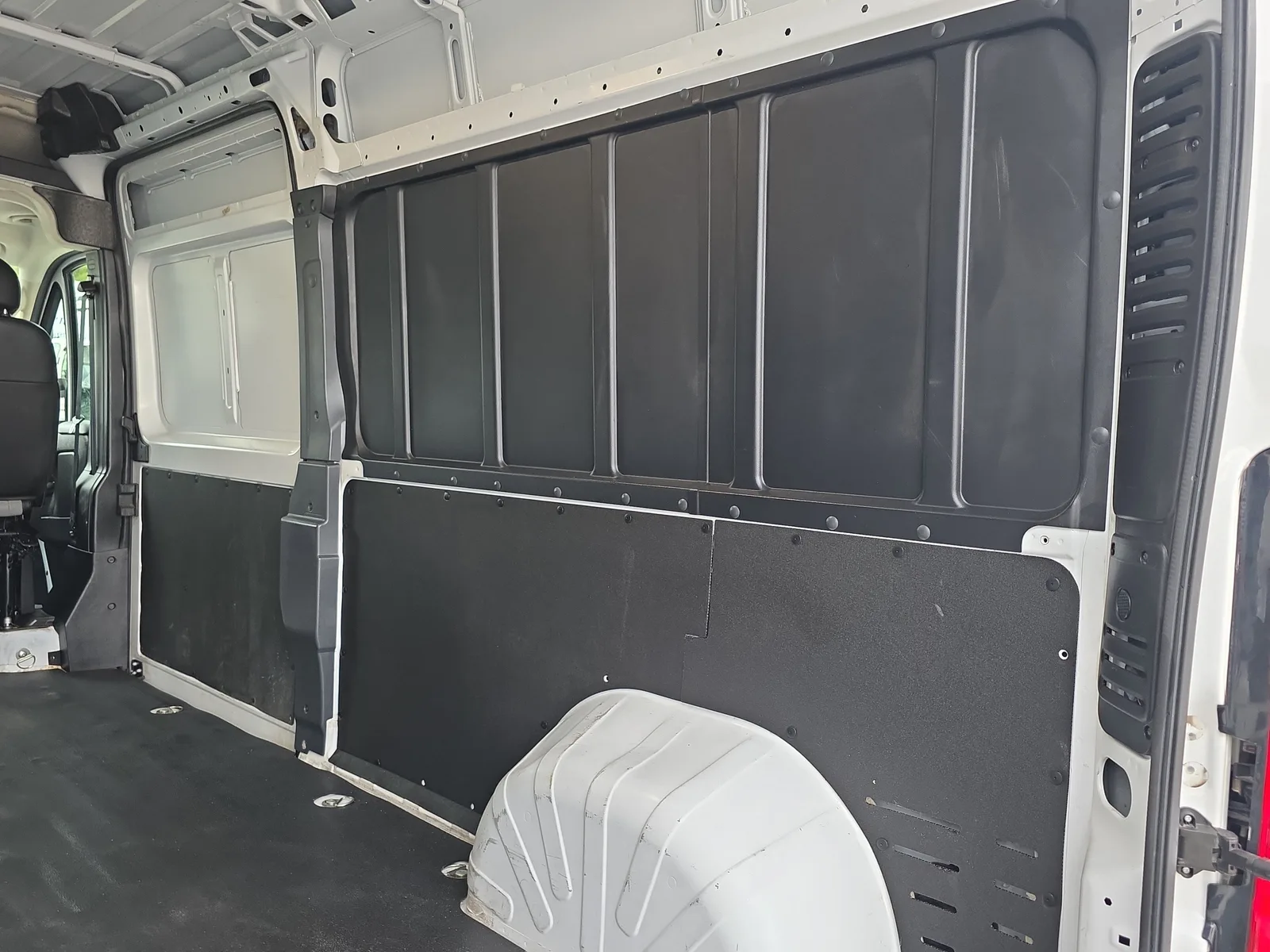 2024 RAM ProMaster Cargo Van Tradesman photo 11