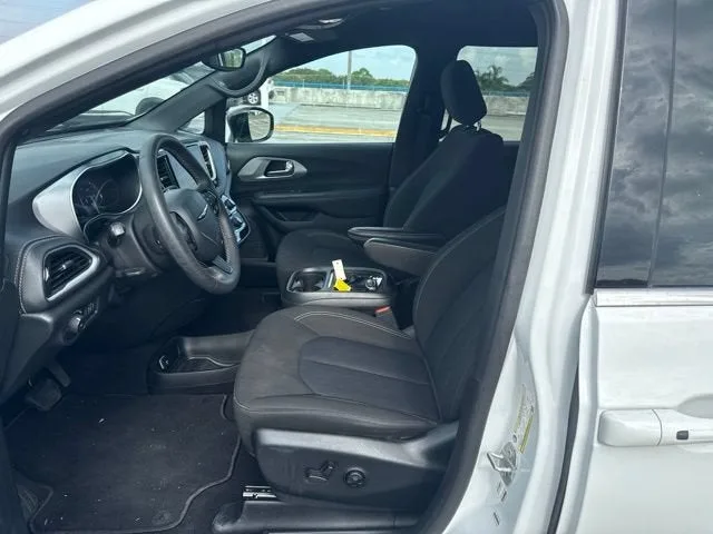 2024 Chrysler Pacifica Touring photo 2