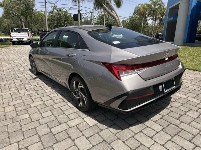 2025 Hyundai Elantra SEL Convenience photo 33