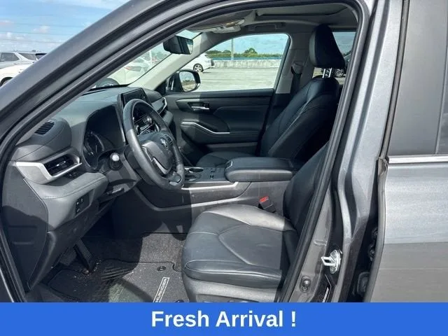 2024 Toyota Highlander LE photo 2